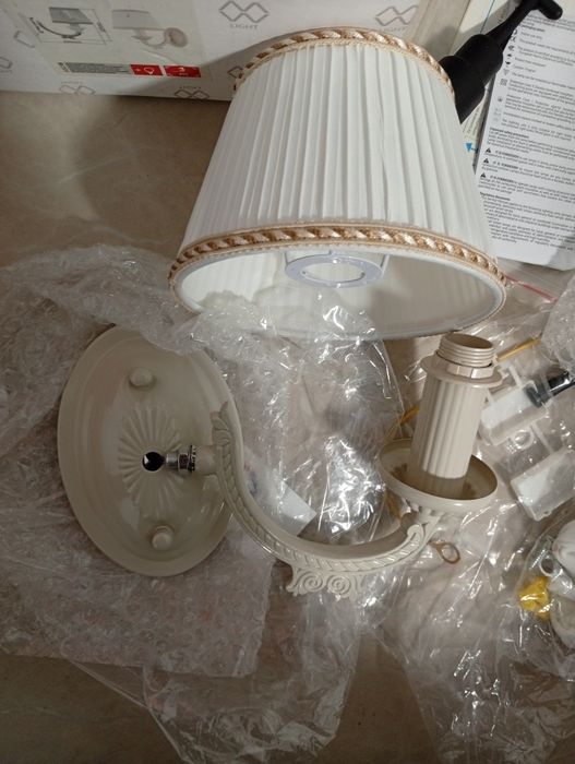 Lampă de perete pentru living și dormitor etc.Profesionala.Noua