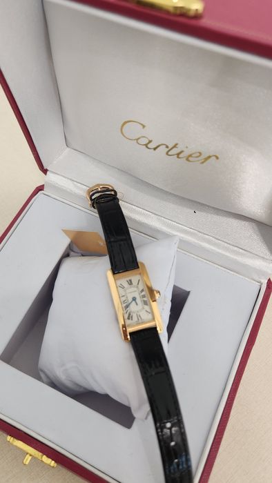 Золотые часы Cartier tank Оригинал.