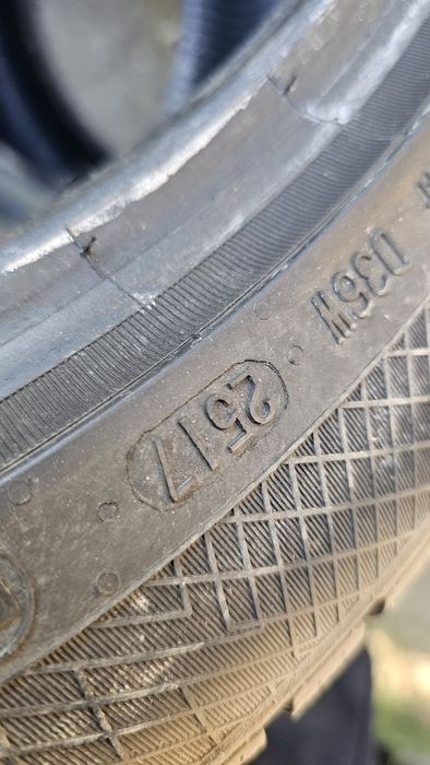 Vând anvelope Continental 225/45 R18 in stare foarte
