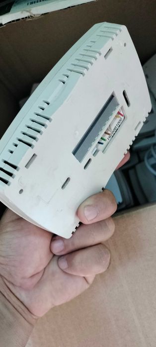 Termostat Honeywell Cougar pentru ventiloconvectoare cu 2 tevi