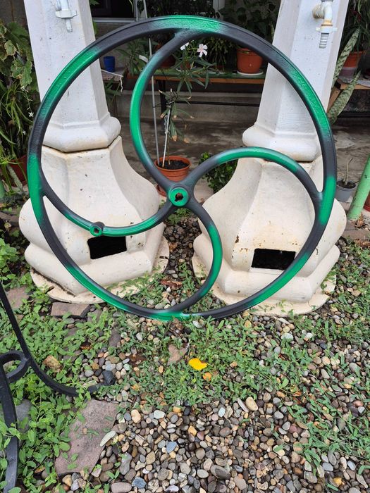 Cismea curte-gradina. Roata fantana fonta