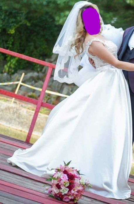 Rochie mireasa model deosebit XS
