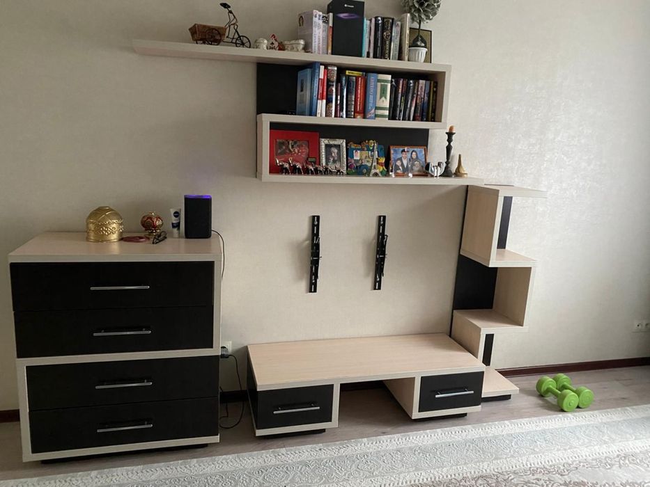 Стенная мебель, полки змейка, комод