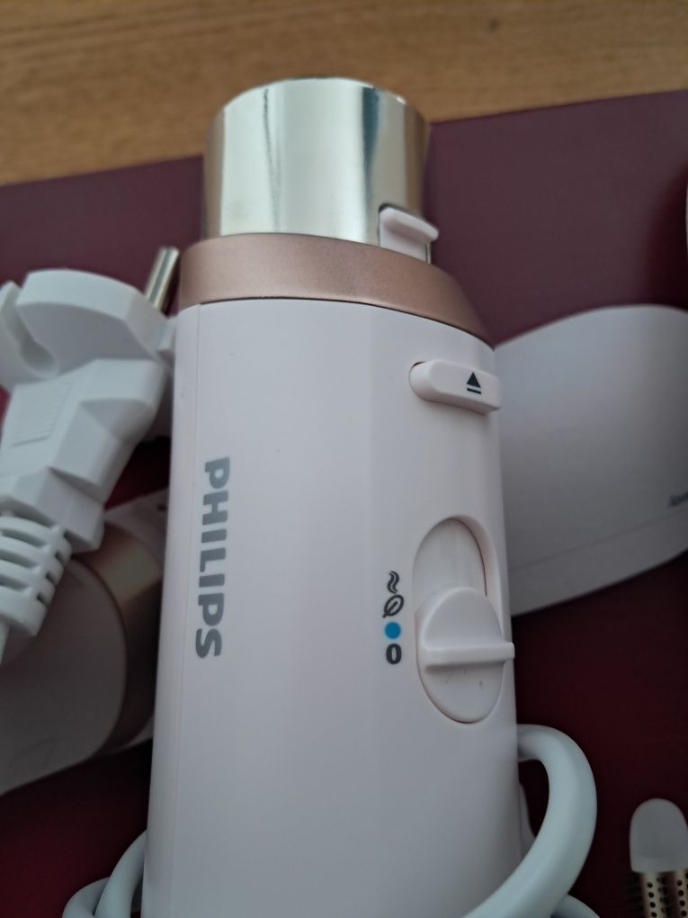 Perie cu aer cald Philips