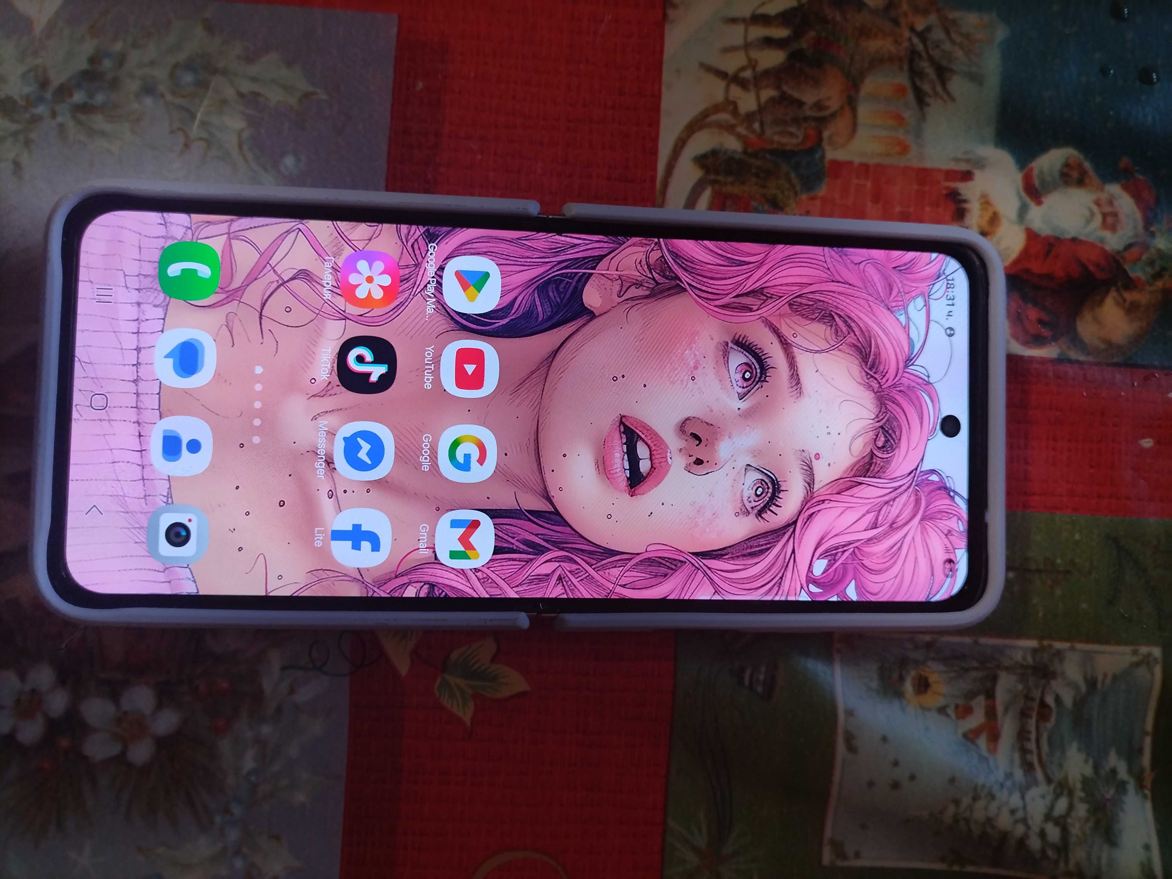 Продавам samsung Galaxy Z Flip3 5G
