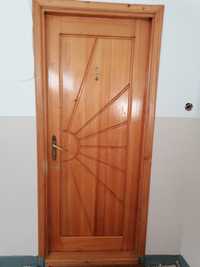 Vand ușă intrare din lemn pt apartament