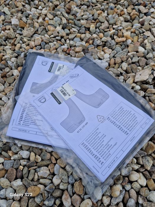 Presuri aparatori noroi Dacia Logan Sandero 2013>