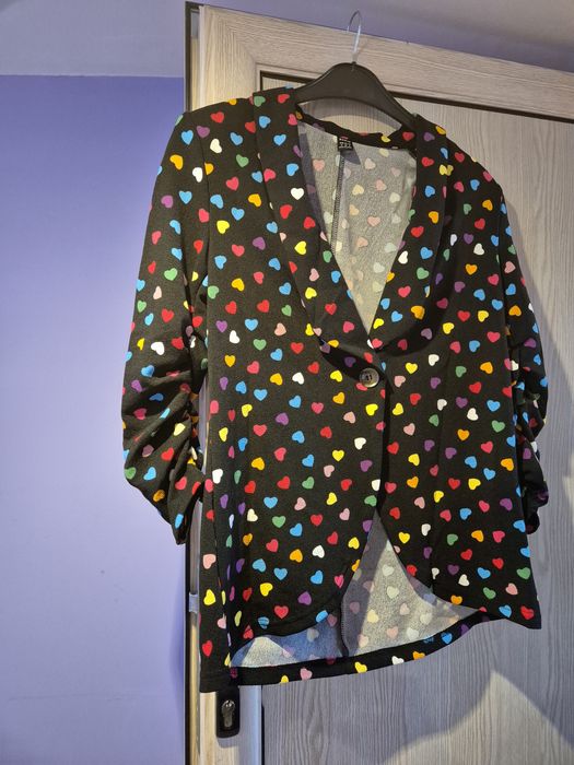 Продавам дрехи като нови