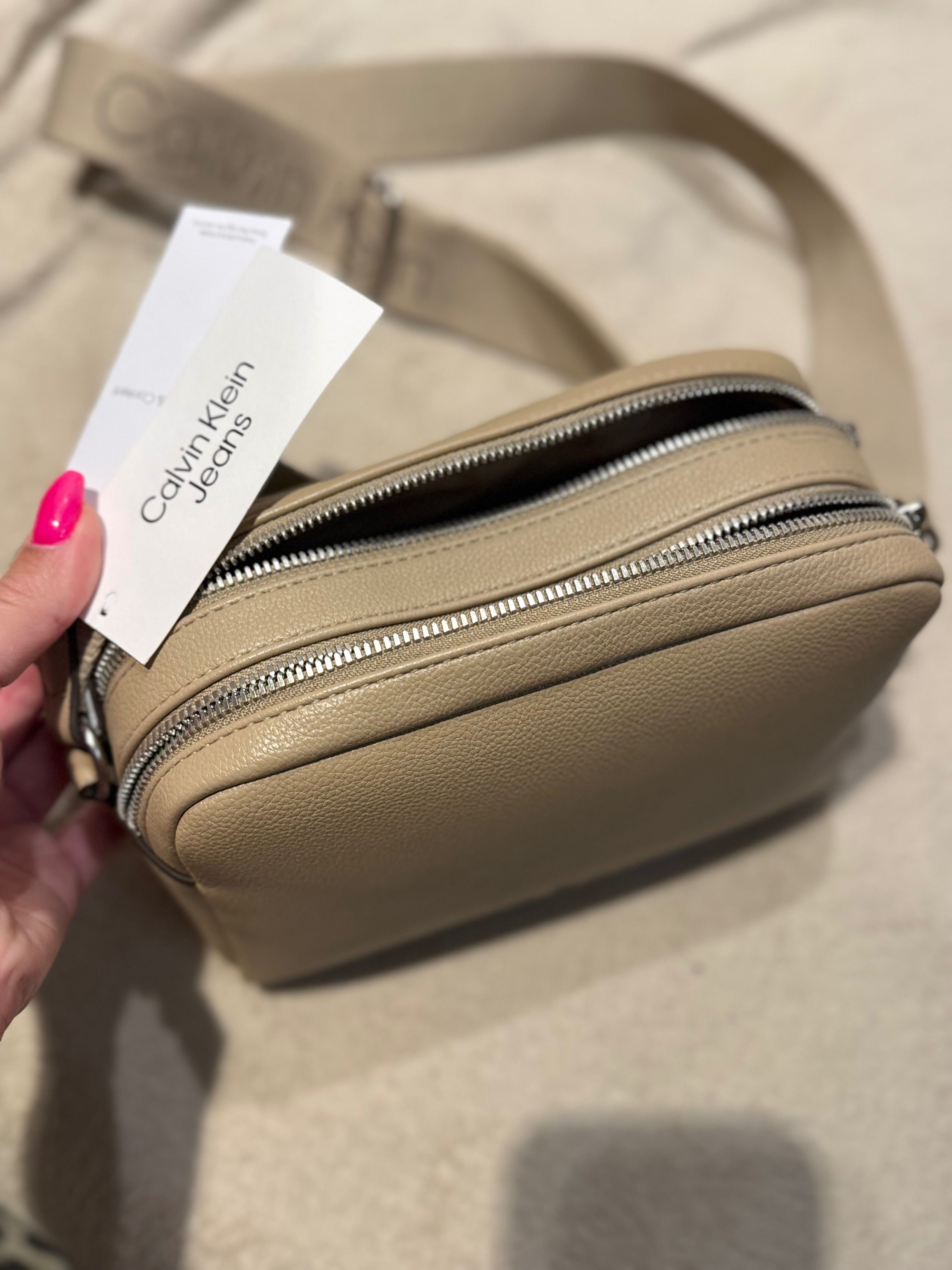 Чанта Calvin  Klein 21 х 15 х 8 см.