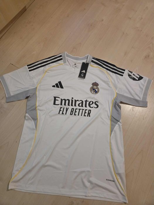 Фланелка на Реал Мадрид-размери М и Л