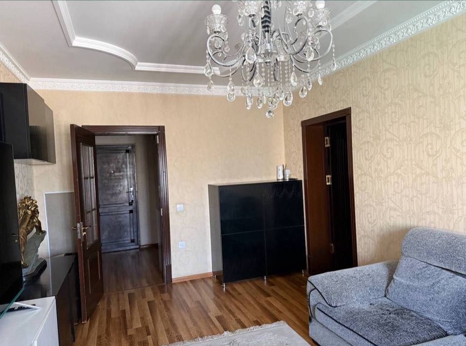 Квартира на Ц14-Цирк 3/6/9 общ пл 80м с обстановкой