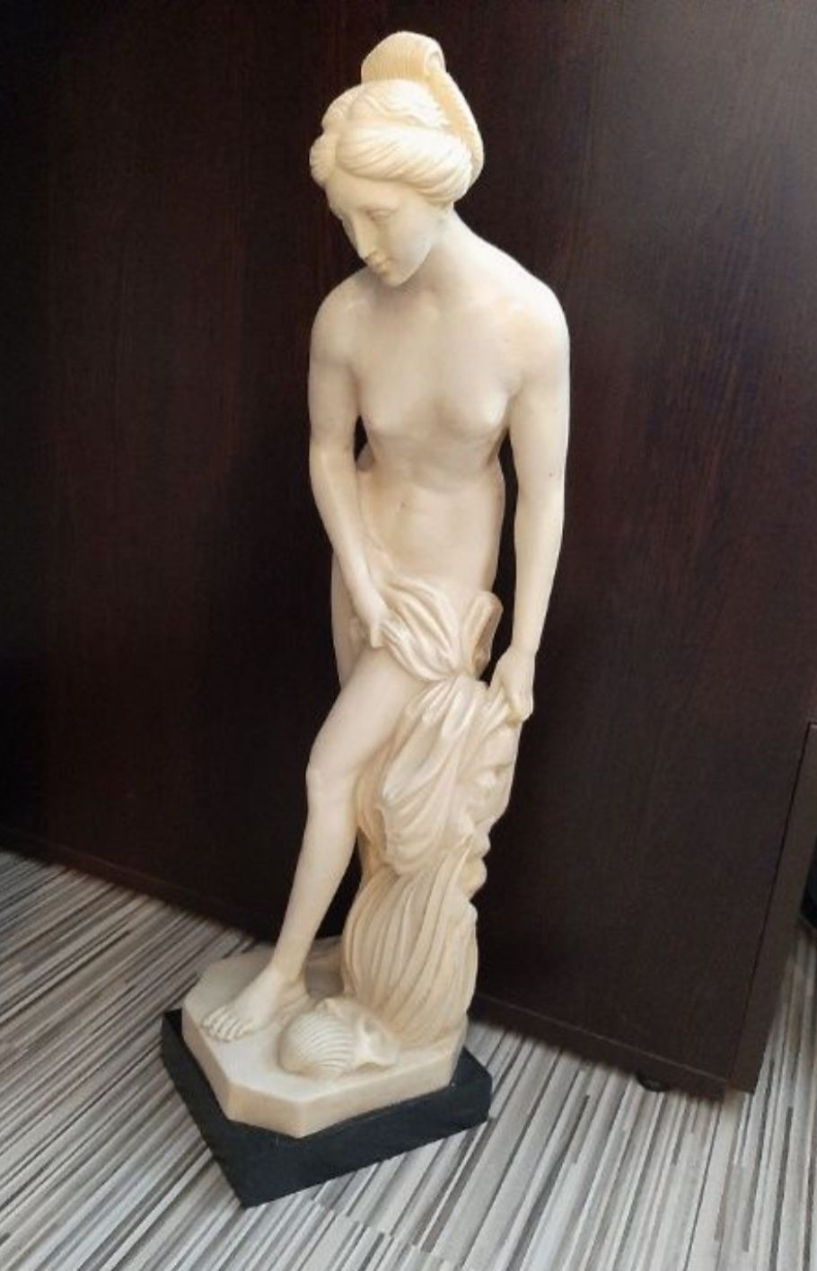 Statuetă Venus alabastru A.Santini 65 cm.