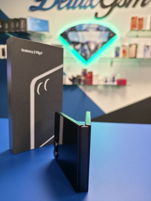 Samsung  Z Flip7 / Jet Black / 512 GB / DeluxGSM