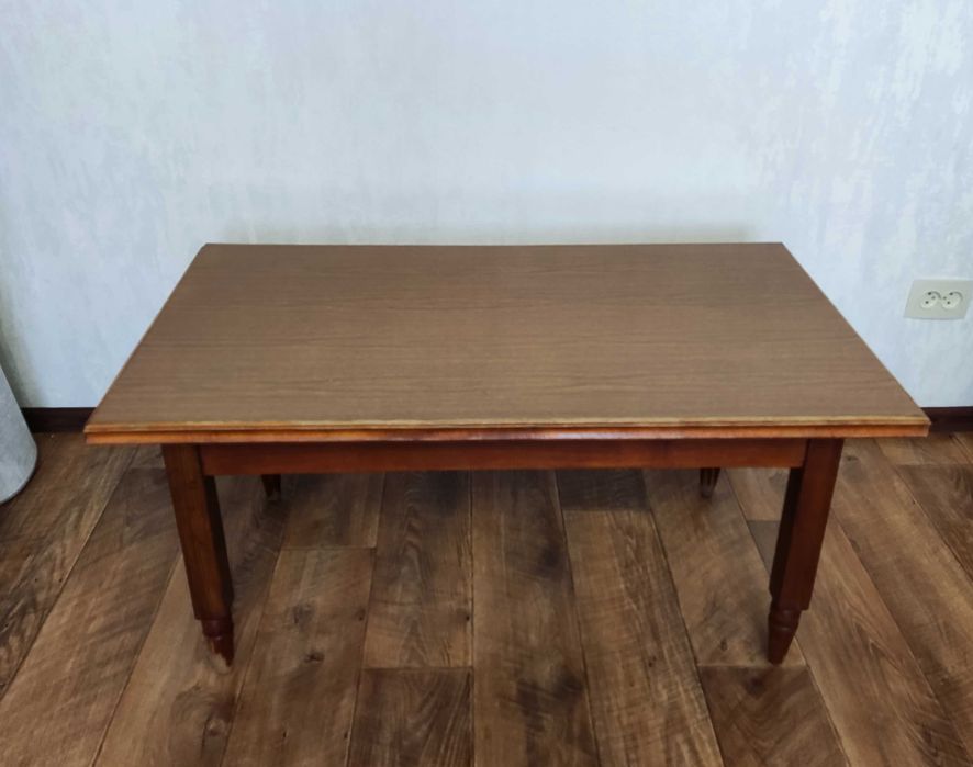 Продам журнальный столик, б/у