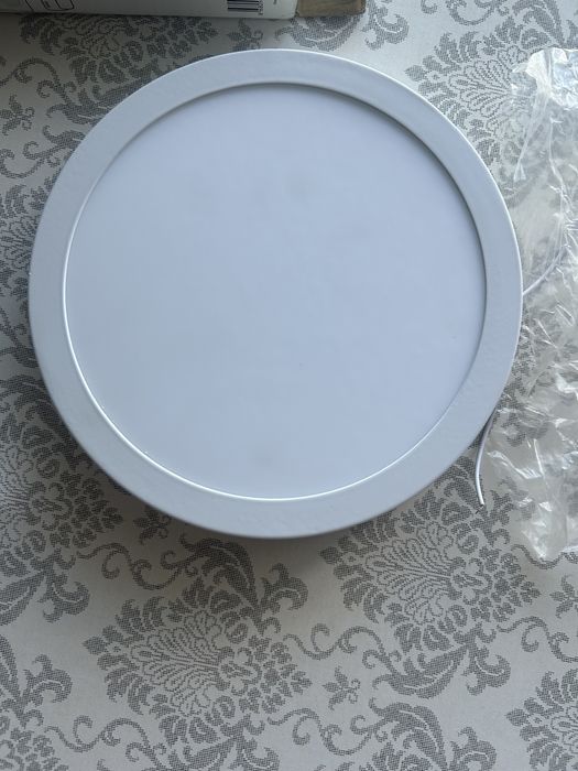 Продам новую LED лампу светодиодная