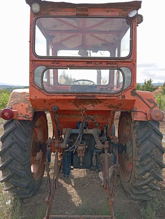 Vând tractor U650