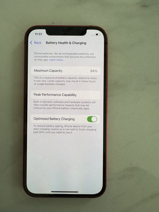 Продавам iPhone 12 64GB червен