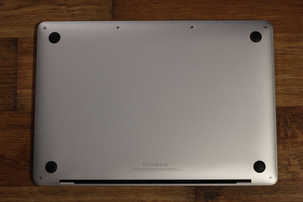 MacBook Pro 13” 2017 – 256GB SSD, Подарък зарядно!