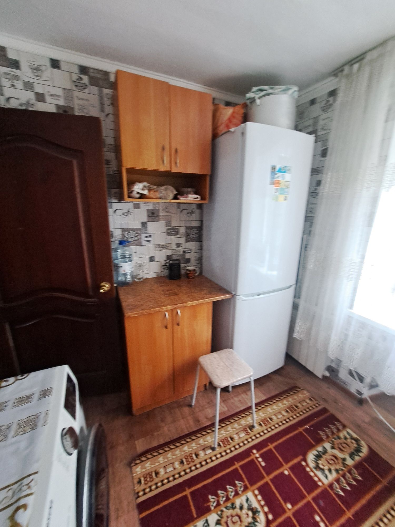 Продаём двухкомнатную квартиру возле "Пассажа "