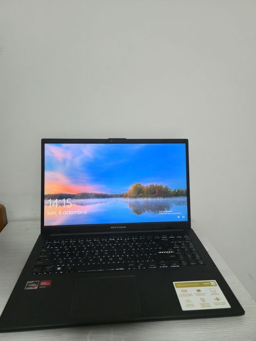 Vand Asus Vivobook ryzen 5 7520u