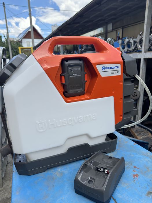 Masina de carotat Husqvarna cu pompa de apa pe baterii