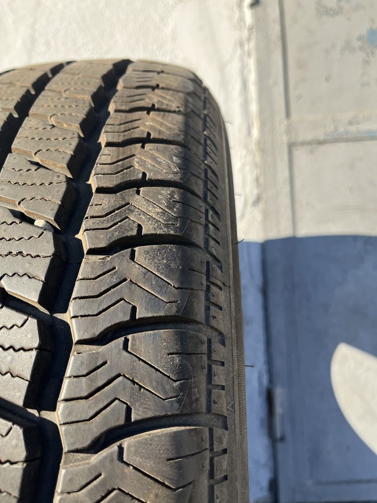 2 бр. гуми за бус 225/65/16C Maxxis DOT 2822 9,5 mm