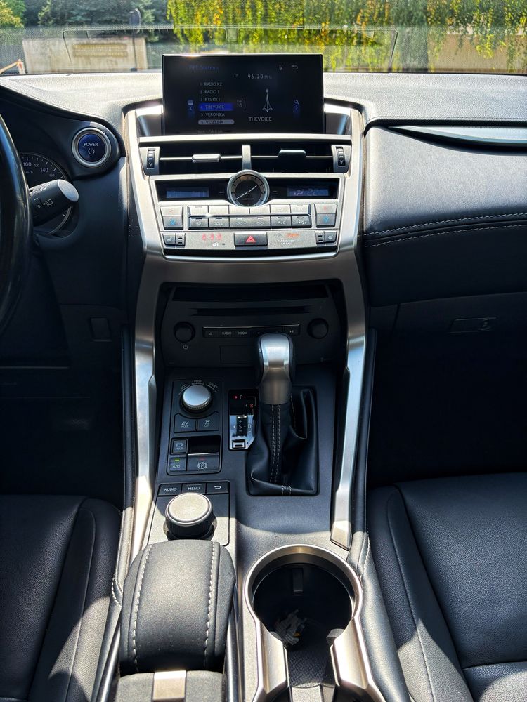 Lexus NX 300 h, 2017 година