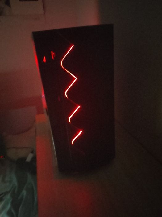 Чисто нов геймърски компютър – RX 5700XT, Ryzen 5, 16GB RAM, 1TB SSD