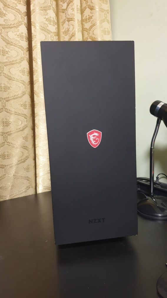 Компютър с Radeon VII