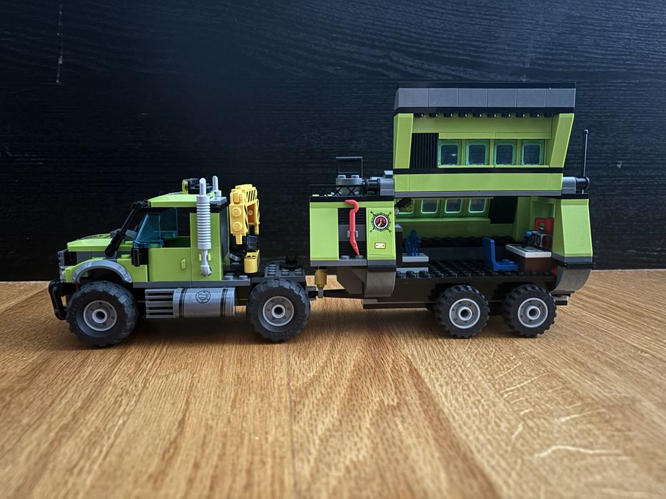 LEGO Statia de Explorare a Vulcanului 60124