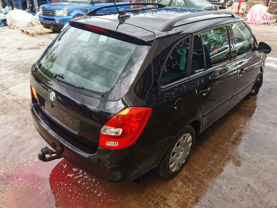 dezmembrez skoda fabia 2 facelift cod motor CAYC/capota fabia 2/faruri