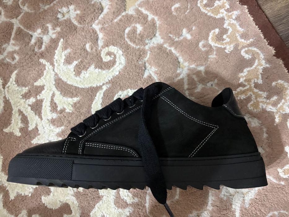 Adidasi Numeris carbon