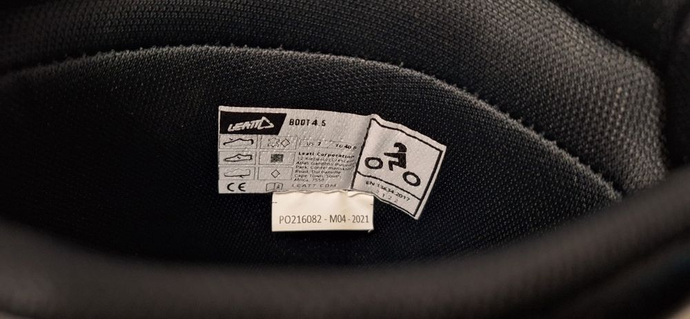 Ghete Leatt 4.5 flexlock marimea 40.5 (talpa 25.5 centimetri)
Ghetele