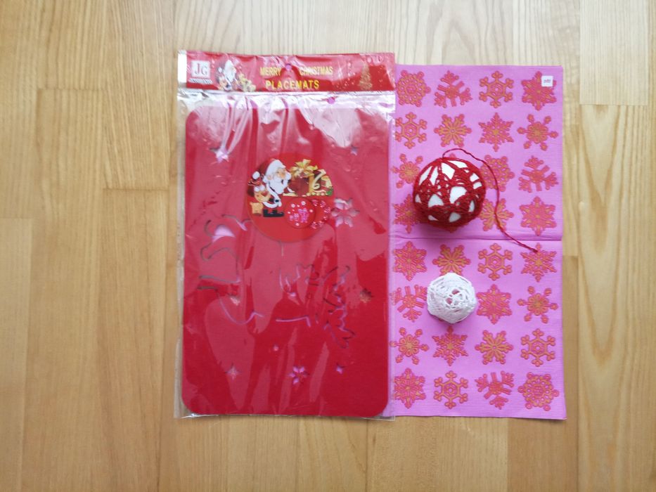 Suport farfurie(model cu ren) și 2 globuri lucr.manual pt.Craciun