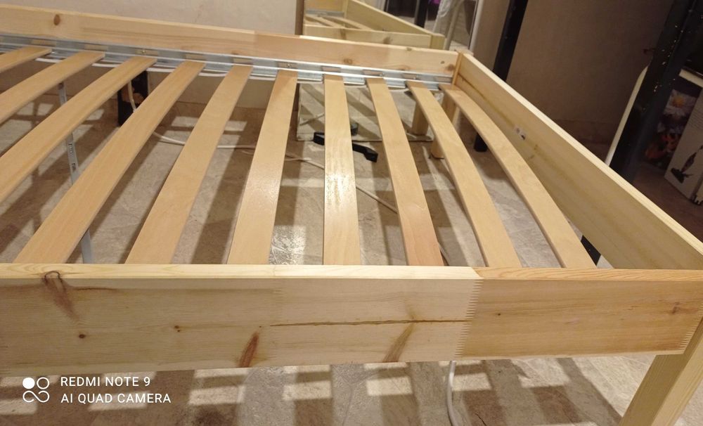 Единично легло с подматрачна рамка