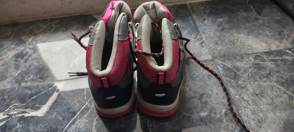 Детски зимни обувки trail force като нови