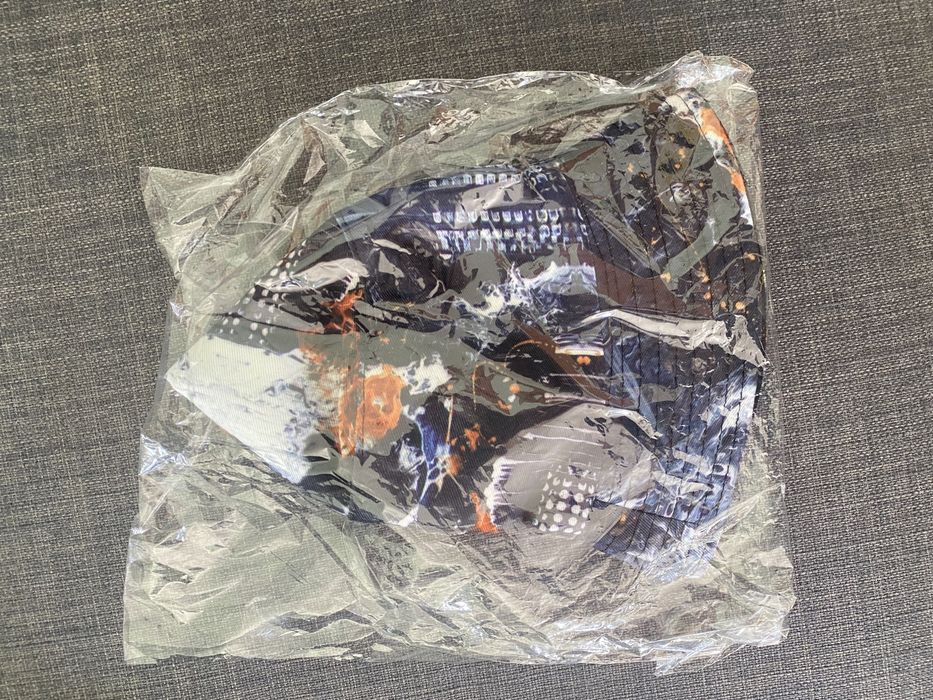 Шапки идиотки двулицеви