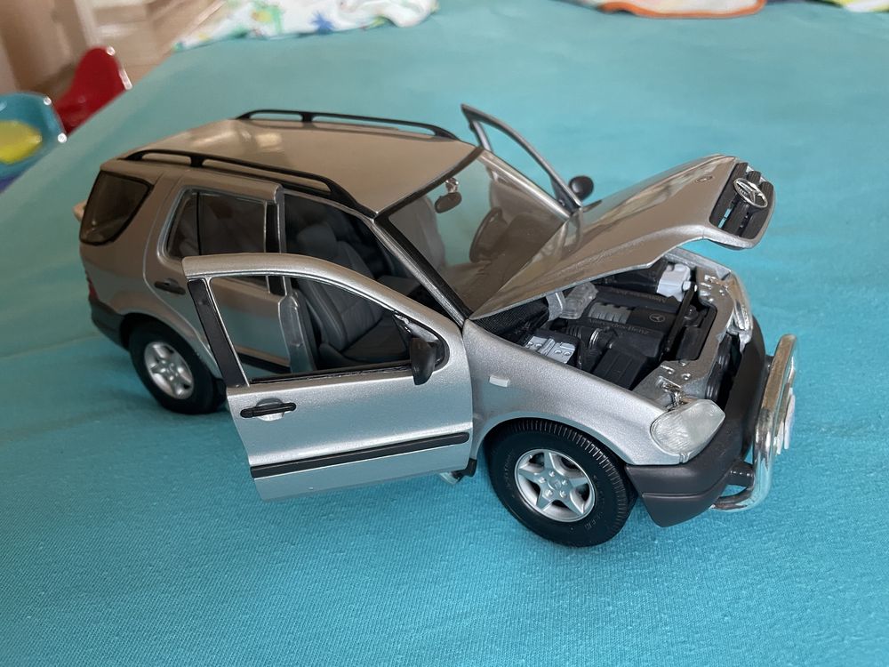 Mercedes-Benz ML 320- 1:18 - Maisto