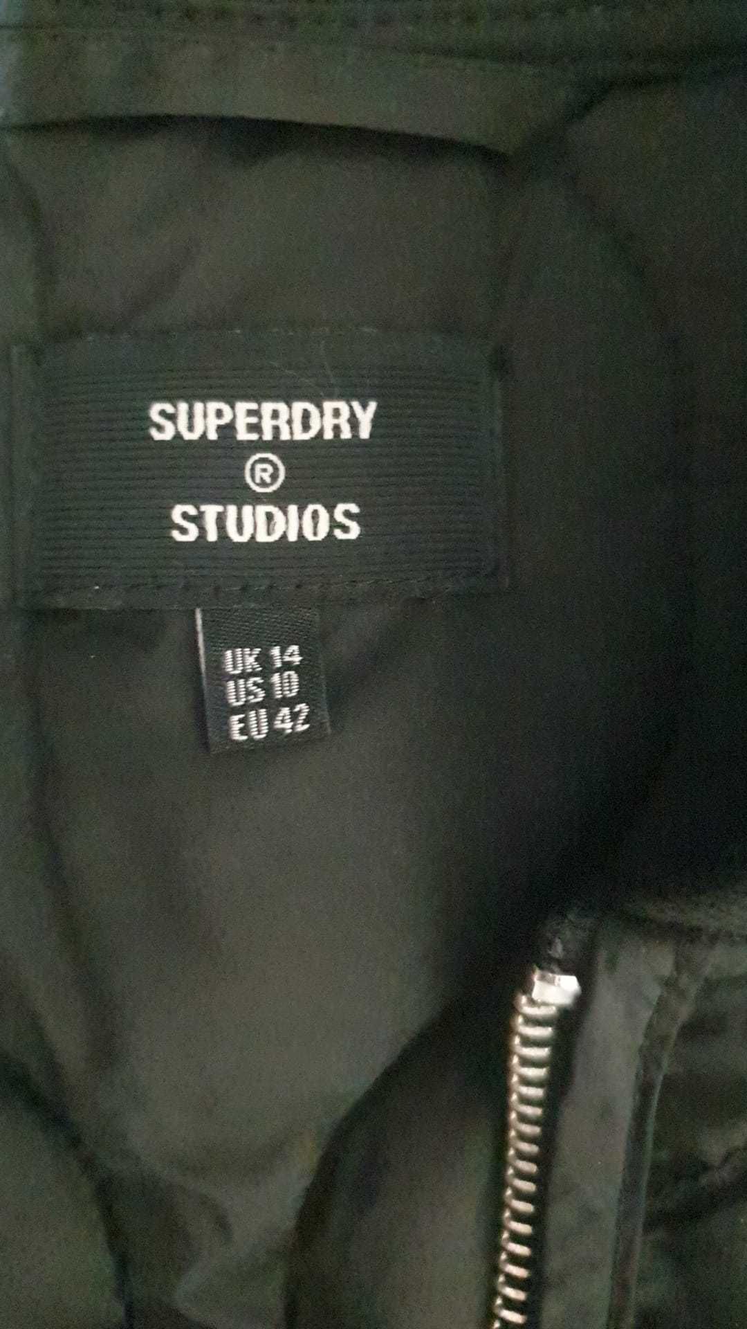 Vand geaca dama paltonas din fas Superdry masura L original nou