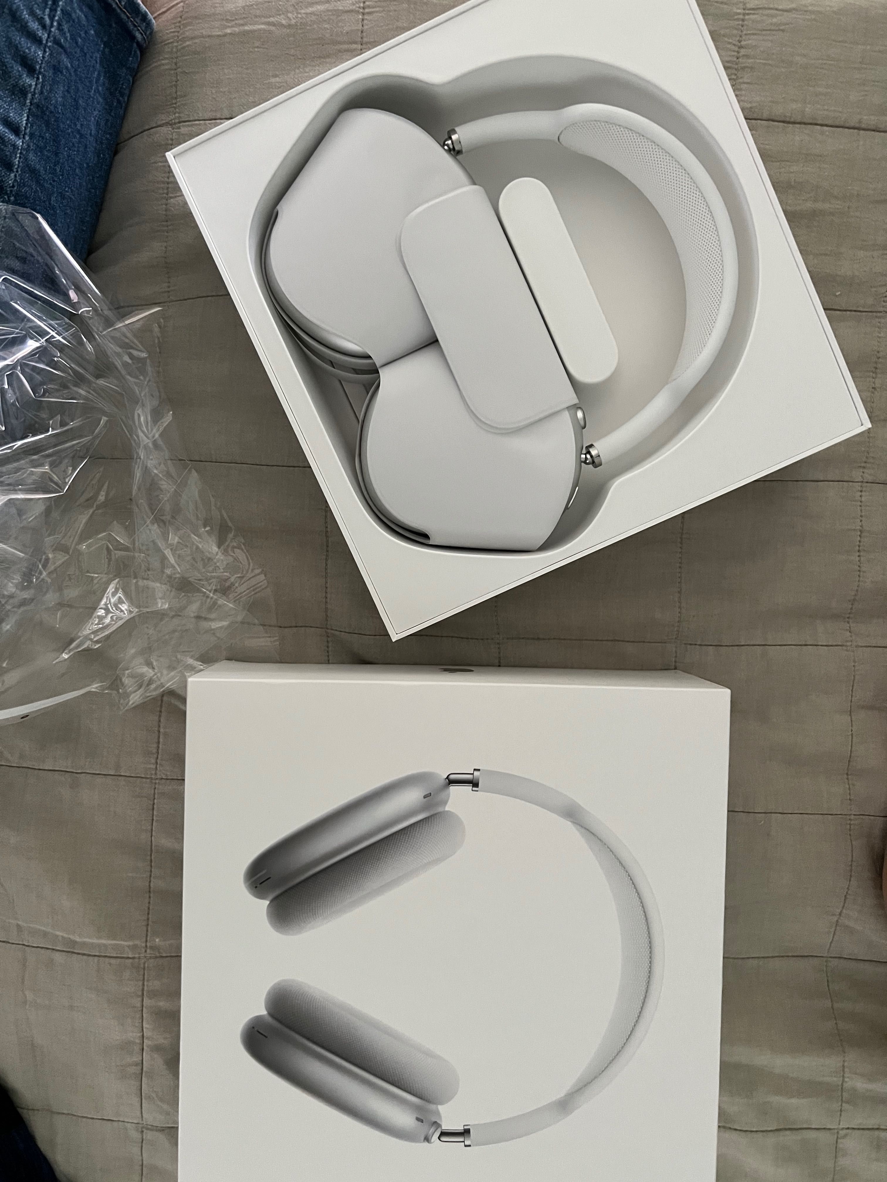 AirPods Max новые