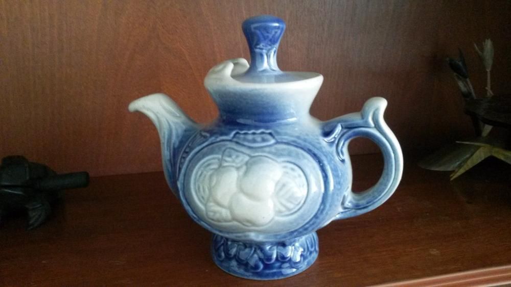 чайники и молочник керамические из СССР