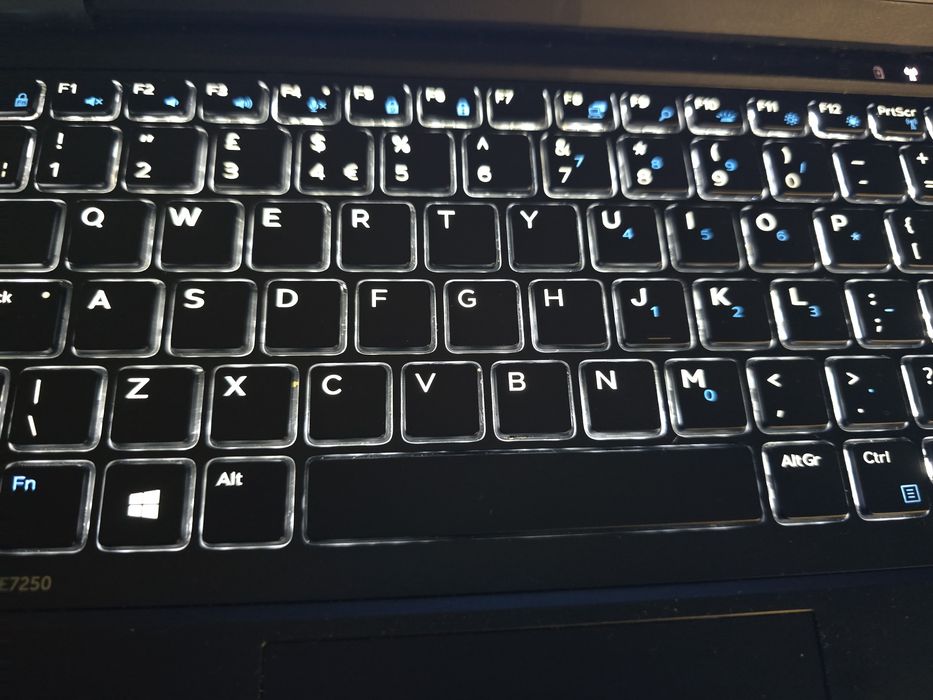 Dell Latitude E7250,Intel Core i7 5600U  2.6-3.2GHz,16GB RAM,256GB SSD