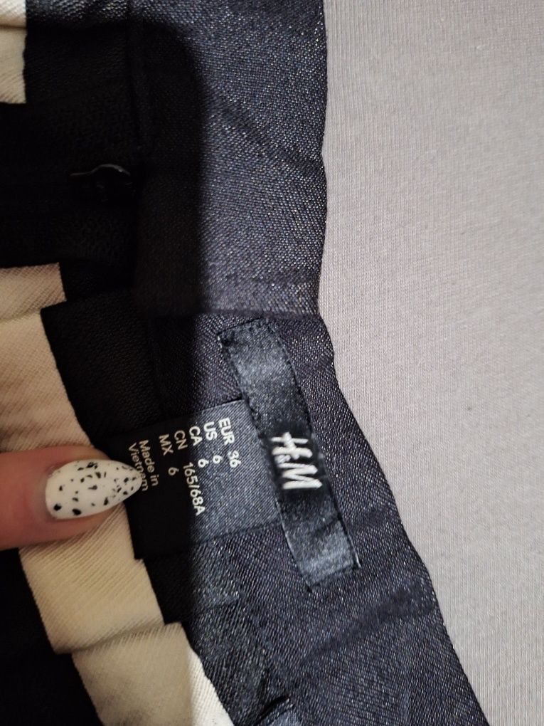 Пола H&M  супер стилна
