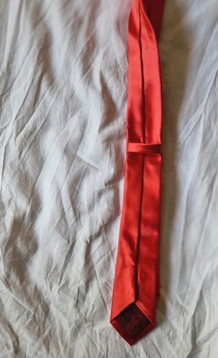 Cravata rosie barbati