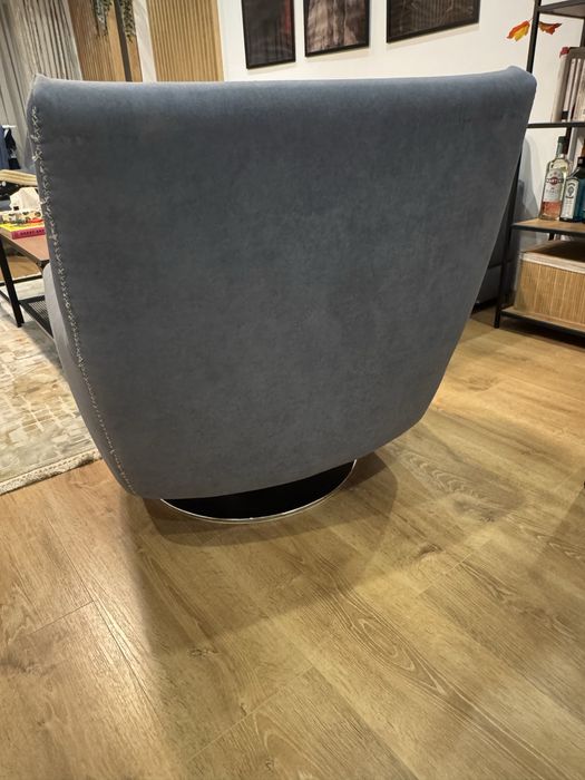 Fotoliu albastru foarte confortabil