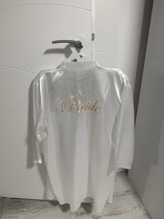 Vand umerase mire&mireasa si doua halate de mireasa