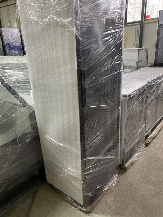 Vitrina frigorifica verticala pentru racoritoare/bauturi/lactate