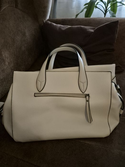 Бяла дамска чанта