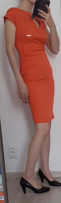 Rochie tip creion mulată pe corp