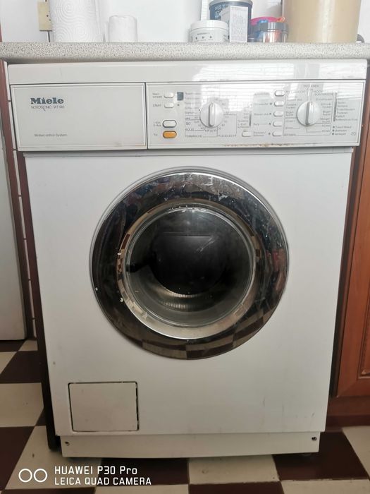 Продавам пералня със сушилня  Miele Novotronic WT945